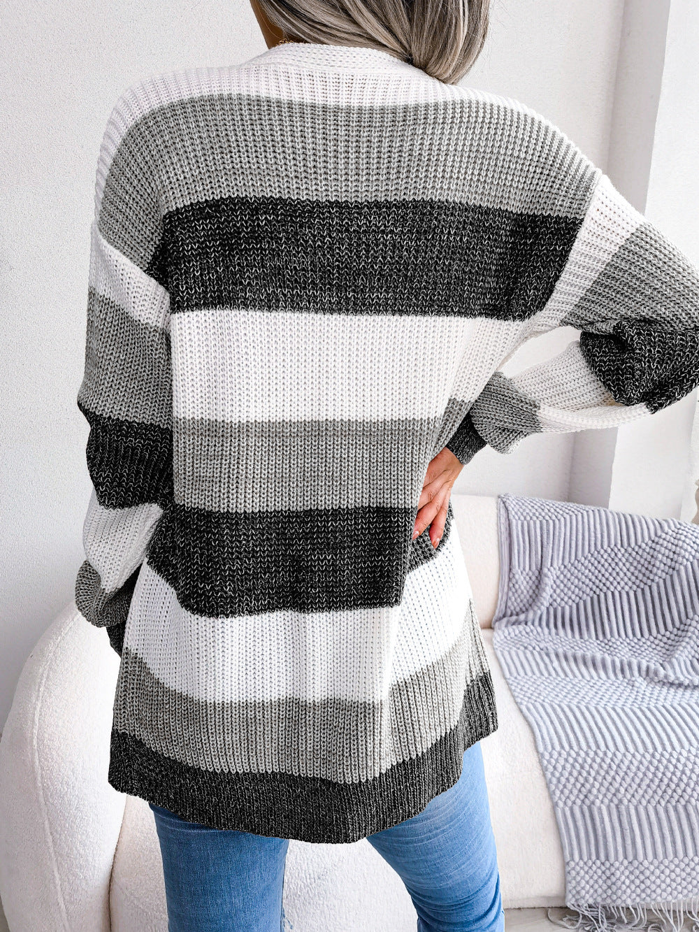 Karierte Strickjacke mit Laternenärmeln